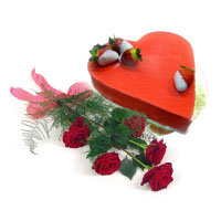 Heartshaped pastry and the bouquet of 5 red roses. Shop in Ukrainian Marriage Agency.