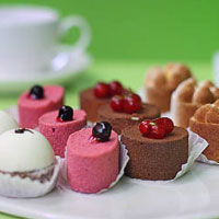 Kiss patisseries set. Shop in Ukrainian Marriage Agency.