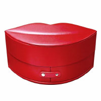 Jewelry box “Kiss”. Shop in Ukrainian Marriage Agency.