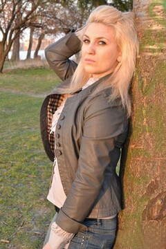 Oksana from Ivanofrankovsk, Ukraine girl pictures