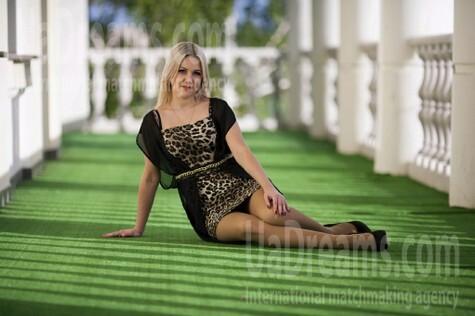 Tanya from Cherkasy 30 years - good mood. My small public photo.