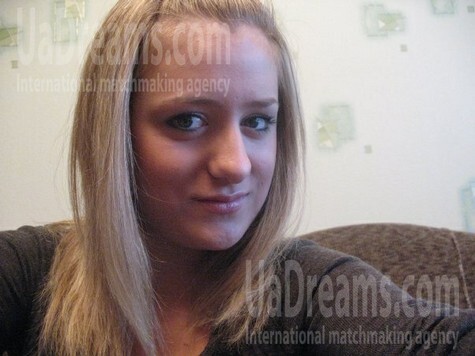 Anna from Sumy 23 years - seeking soulmate. My small public photo.