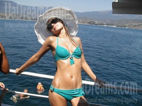 Yuliya from Merefa 21 years - ukrainian woman. My small public photo.