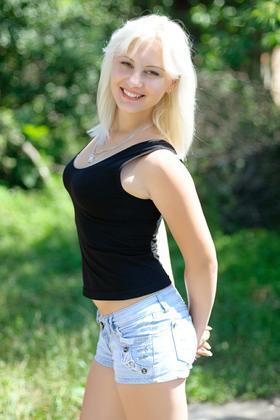 Olena from Ivanofrankovsk 24 years - good girl. My big primary photo.