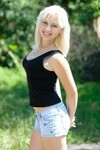 Olena from Ivanofrankovsk 24 years - eyes lakes. My small primary photo.