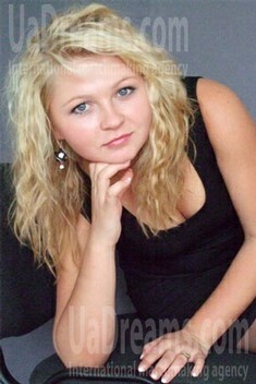 Kateryna from Rovno 20 years - amazing appearance. My small public photo.