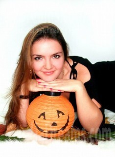 Dina from Rovno 25 years - smiling for you. My small public photo.