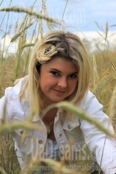 Iryna from Ivanofrankovsk 22 years - single russian woman. My small public photo.