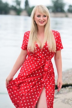 Irina from Cherkasy 34 years - photo session. My mid primary photo.