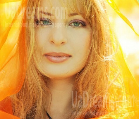 Julia from Zaporozhye 26 years - carring woman. My small public photo.