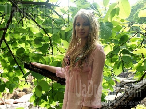 Julia from Zaporozhye 26 years - search for love. My small public photo.