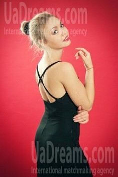 Irinka from Rovno 23 years - cat's-paw. My small public photo.