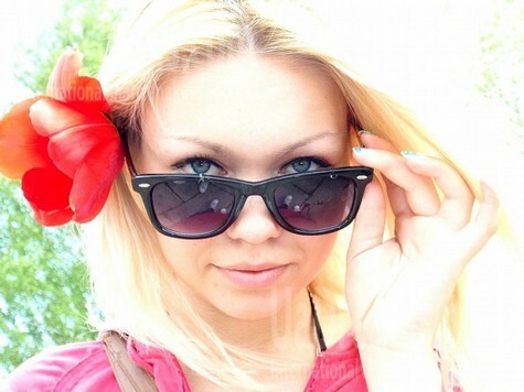 Irinka from Rovno 23 years - single lady. My small public photo.