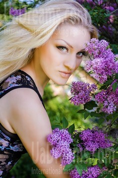 Kate from Poltava 20 years - searching life partner. My small public photo.
