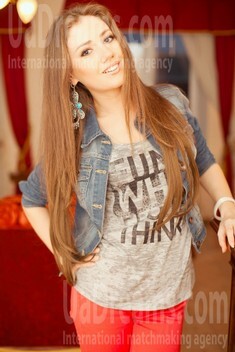 Elena from Poltava 23 years - romantic girl. My small public photo.