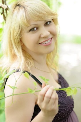 Inna from Ivanofrankovsk 39 years - bright smile. My big primary photo.