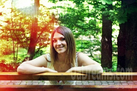 Yulia from Rovno 23 years - Music-lover girl. My small public photo.