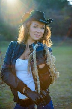 Katie from Simferopol 20 years - intelligent lady. My small primary photo.