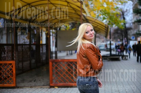Svetlana from Simferopol 26 years - waiting for husband. My small public photo.