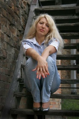 Olya from Lutsk 33 years - a little sexy. My big primary photo.