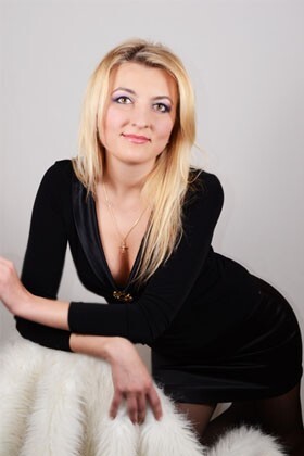 Irina from Lutsk 28 years - bright smile. My big primary photo.