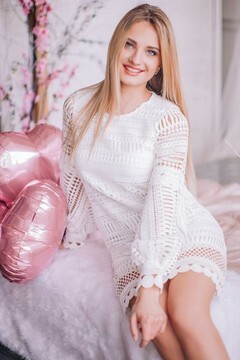 Tanya Lutsk 24 y.o. - sunny day - small primary photo. Tanya from Lutsk 24 years - sunny day. My small primary photo.