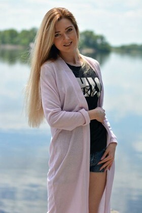 Alyona from Kremenchug 26 years - eyes lakes. My small primary photo.