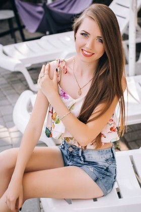 Tanyusha from Lutsk 22 years - attractive lady. My small primary photo.