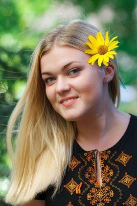 Olechka from Kremenchug 25 years - mysterious beauty. My small primary photo.