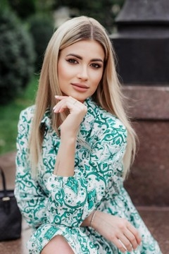 Yevheniia from Ivano-Frankovsk 32 years - attentive lady. My mid primary photo.