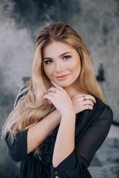 Nastya from Lutsk 21 years - charm and softness. My mid primary photo.