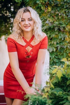 Svitlana from Lutsk 33 years - romantic girl. My small primary photo.