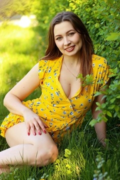 Anastasiya from Zaporozhye 30 years - smiling for you. My mid primary photo.