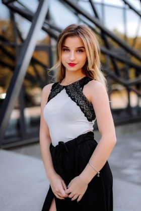 Veronika from Poltava 20 years - eyes with love. My small primary photo.