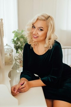 Alina from Dnipro 24 years - waiting for husband. My mid primary photo.