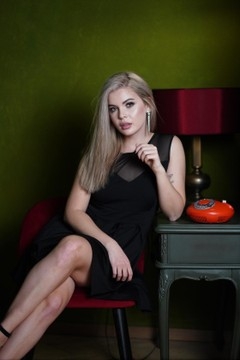 Vika from Kiev 23 years - romantic girl. My mid primary photo.