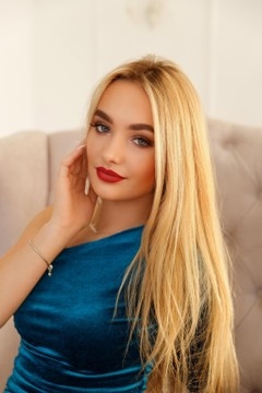 Angelina from Ivano-Frankovsk 19 years - introduce myself. My mid primary photo.
