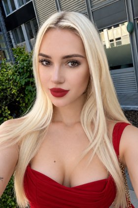 Vlada, 24 years old, from Mykolaiv, Ukraine