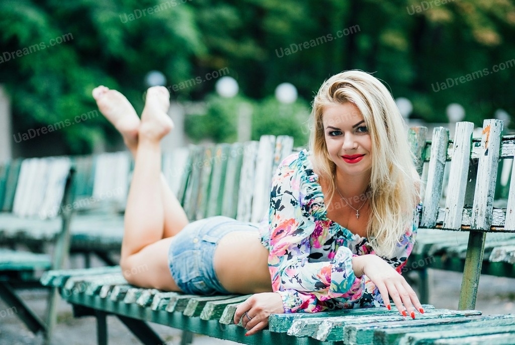 Oksana Cherkasy 44 y.o. - intelligent lady - small public photo.