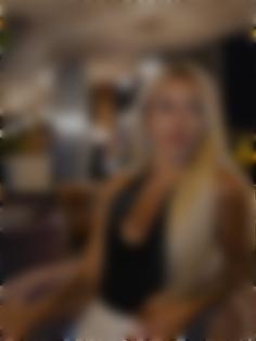 Yuliia Mykolaiv 36 y.o. - intelligent lady - small public photo.