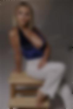 Yuliia Kyiv 36 y.o. - intelligent lady - small public photo.