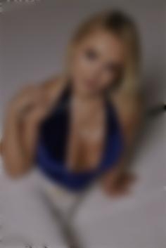 Yuliia Kyiv 36 y.o. - intelligent lady - small public photo.