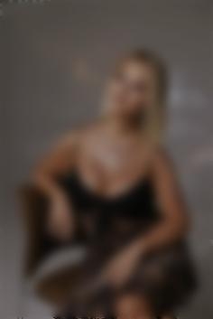 Yuliia Kyiv 36 y.o. - intelligent lady - small public photo.