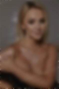 Yuliia Kyiv 36 y.o. - intelligent lady - small public photo.