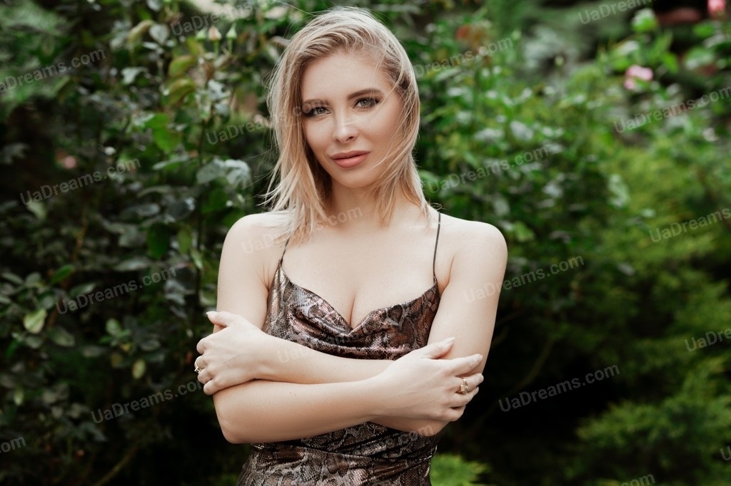 Juliya Dnipro 36 y.o. - intelligent lady - small public photo.
